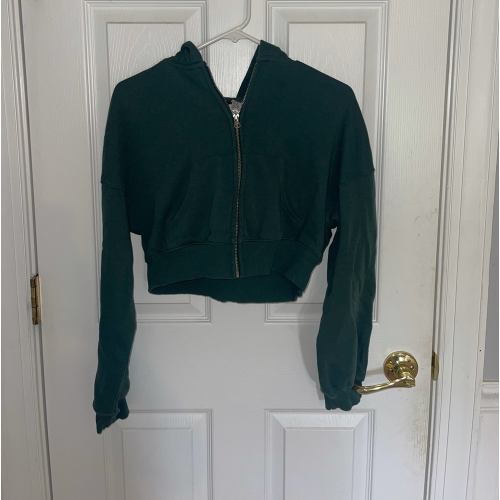 Divided, medium, green cropped sweatshirt